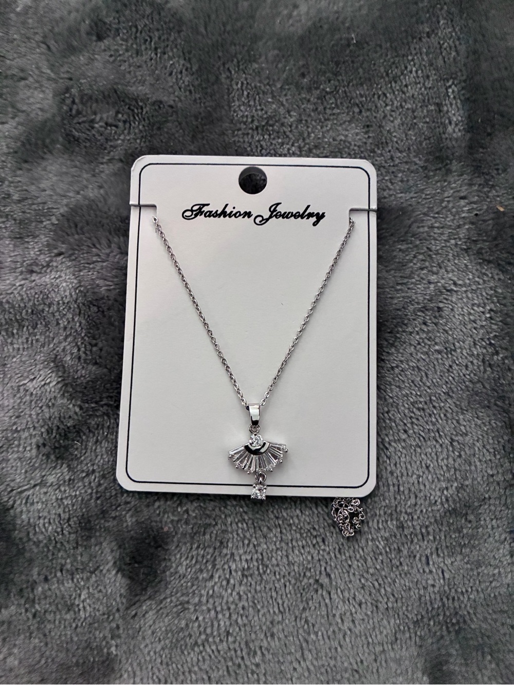Fan Necklace Unisex Pendant Unique Jewelry High-End Exquisite Lightweight
